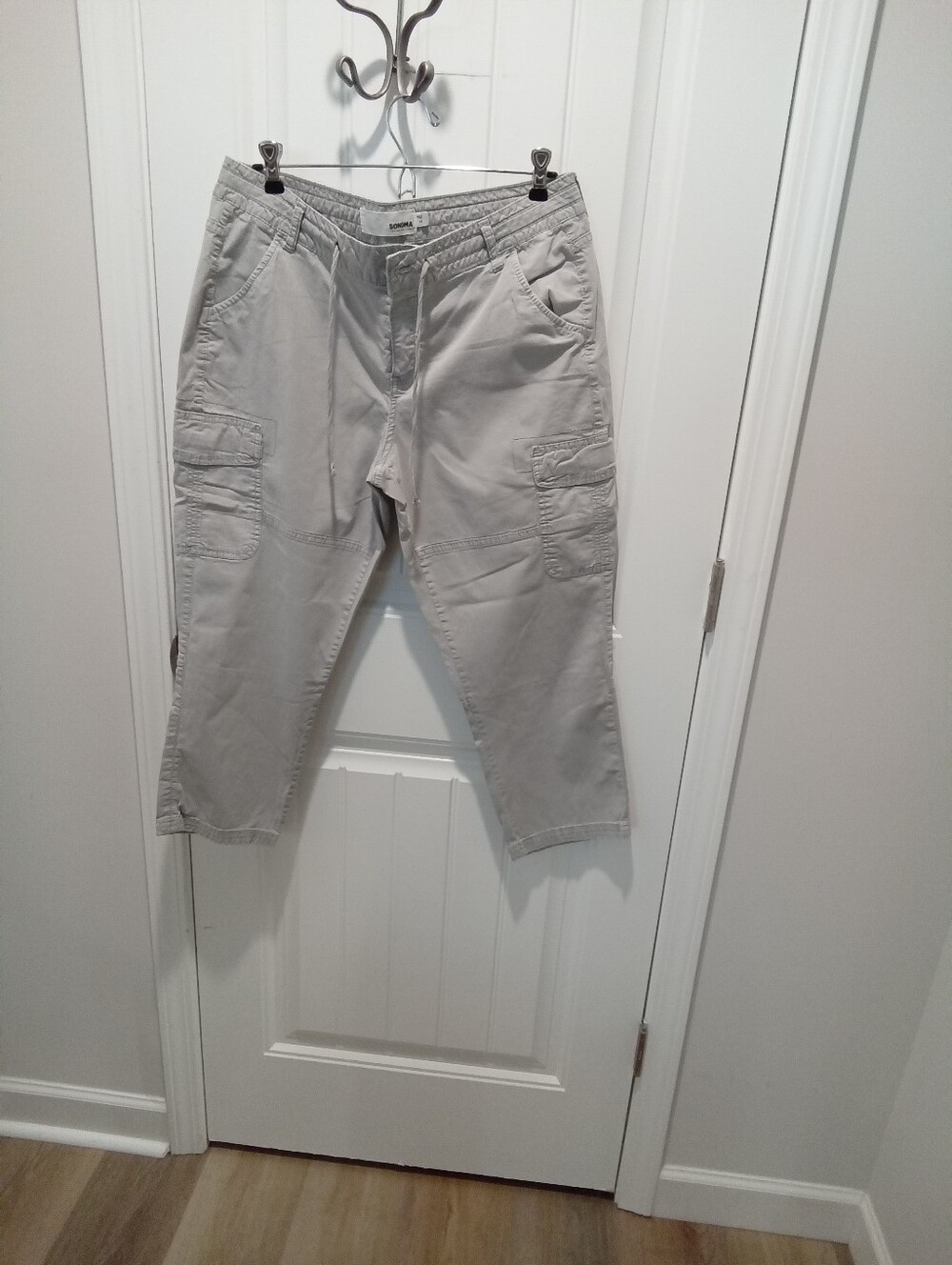 Sonoma Plus Size 14 Light Gray Casual Cargo Capri (23.5" Inseam) Pants